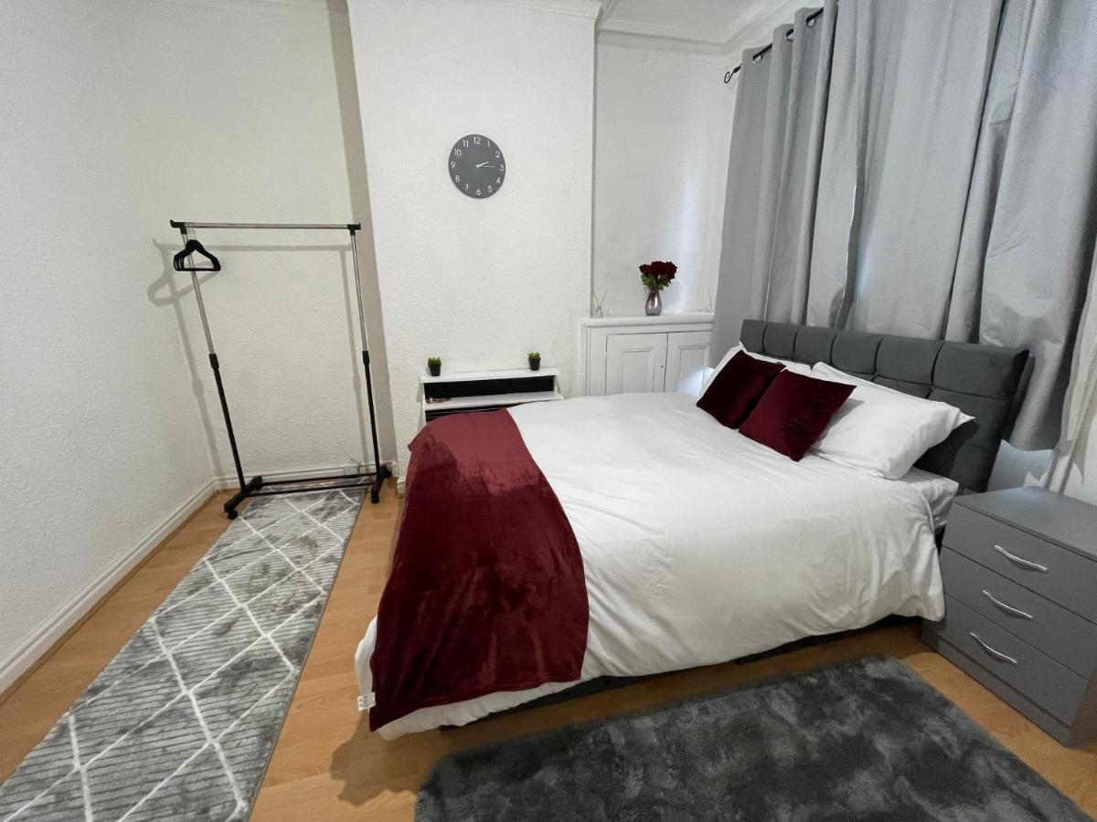 3 Bedrooms Comfortable Home With Jacuzzi Hot Tub Sleeps 10 Лестер Экстерьер фото